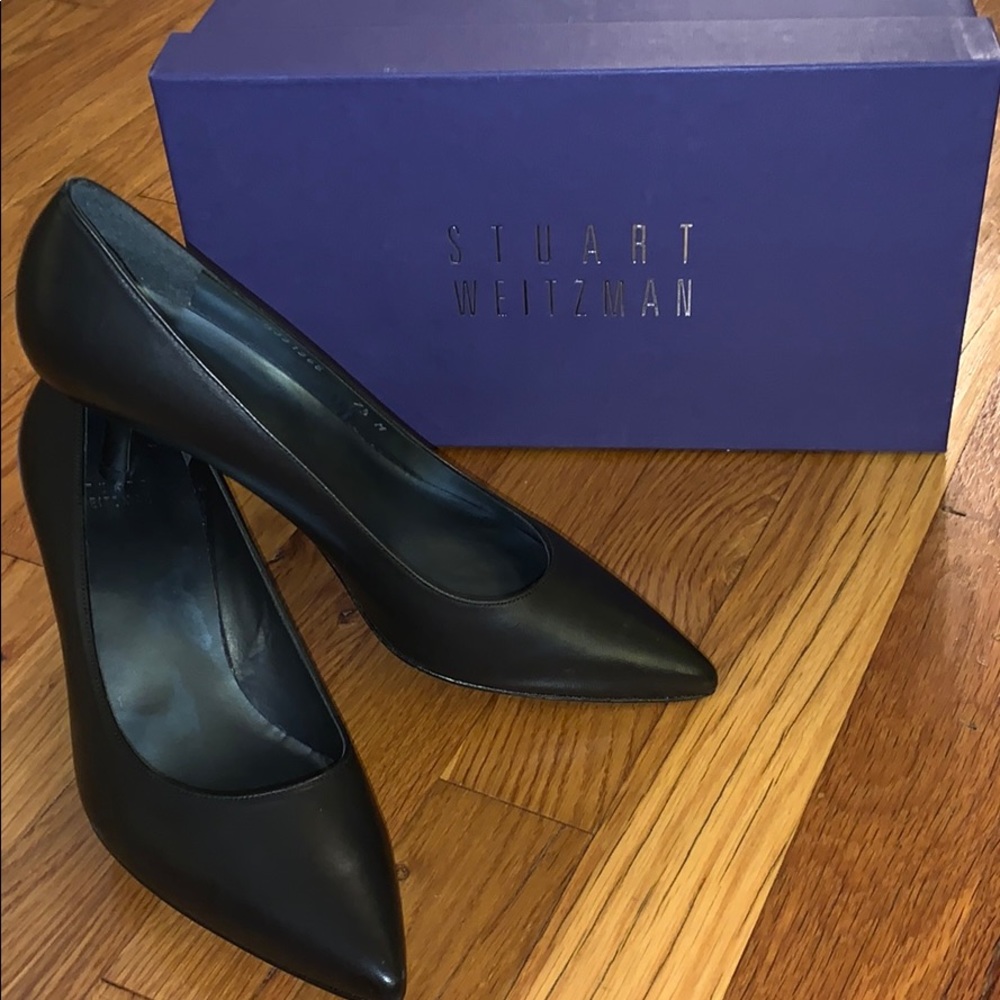 NWT Stuart Weitzman black leather pumps!